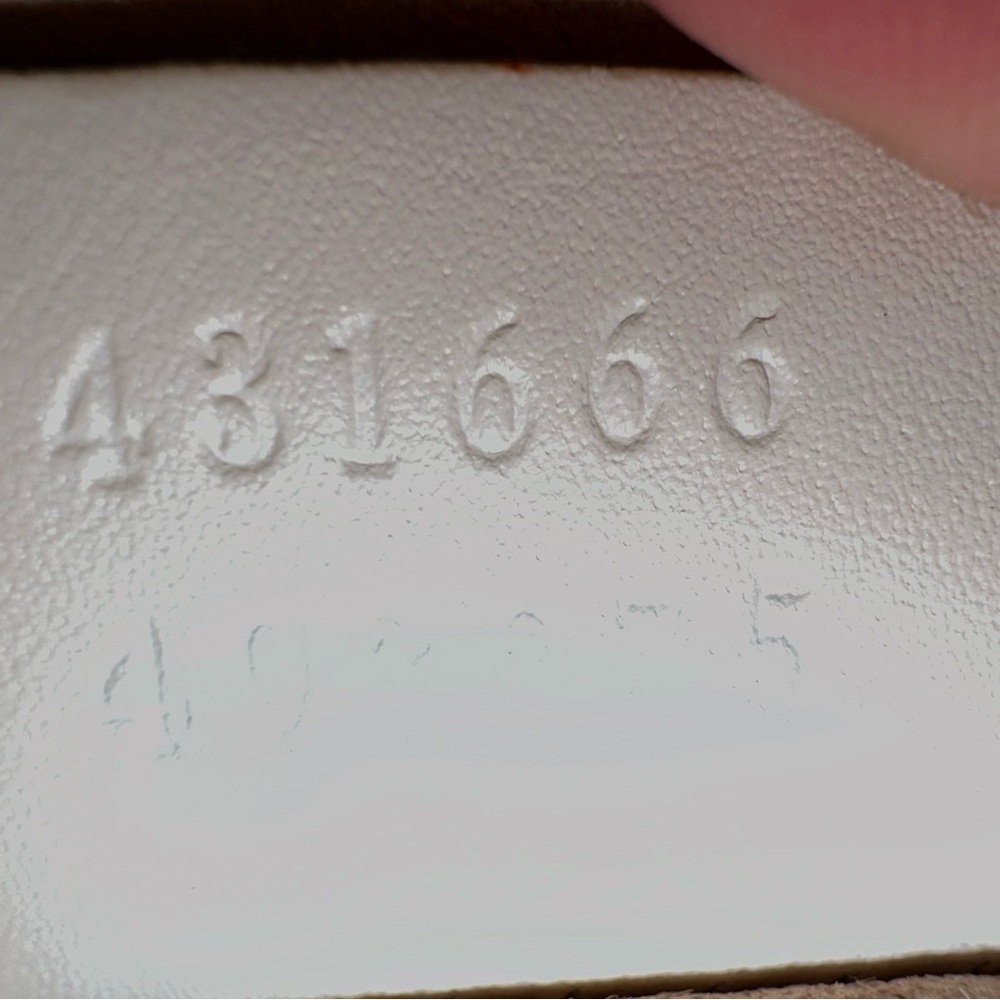 ✨💎GUCCI💎✨ Sylvie chain crossbody w/ COA, Dustbag & GWP. - Picture 4 of 12